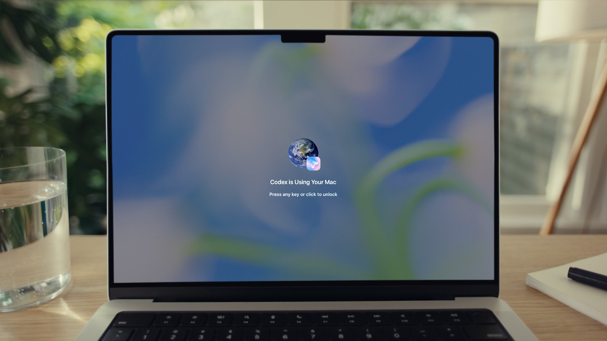 Mac 잠금화면에 'Codex is Using Your Mac' 표시 - 잠겨도 폰에서 컴퓨터 사용 가능