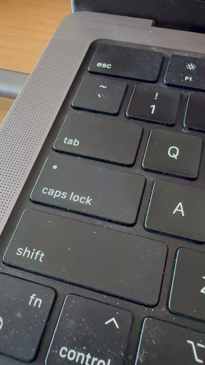 caps lock 키의 LED로 Claude 에이전트 상태를 표시