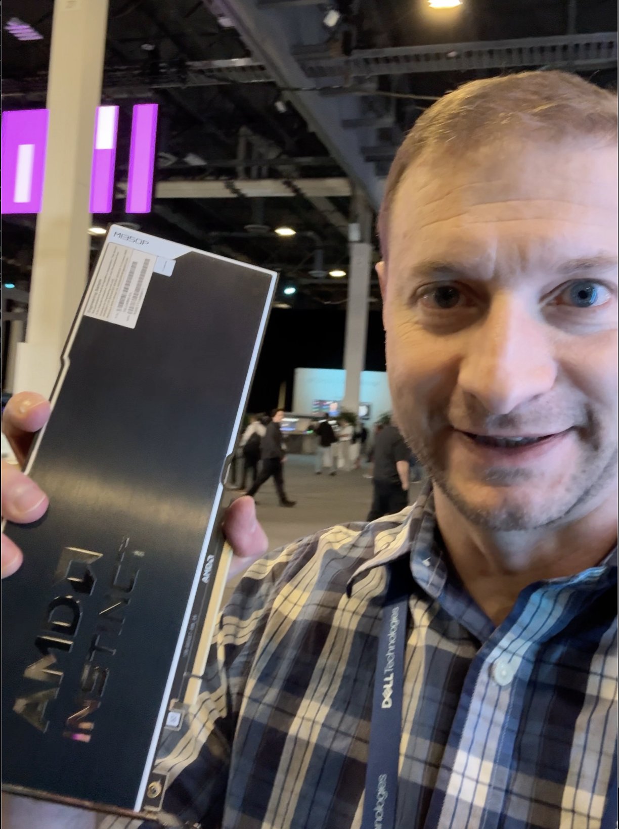 손에 든 MI350P