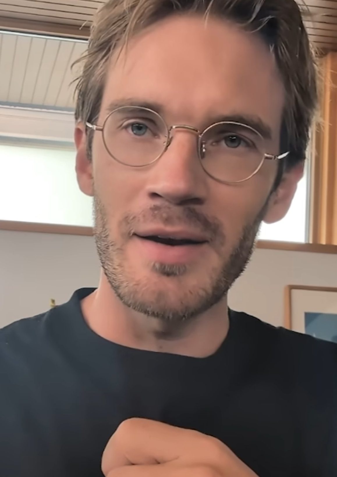 PewDiePie의 Ajax 소개 게시물에 첨부된 사진